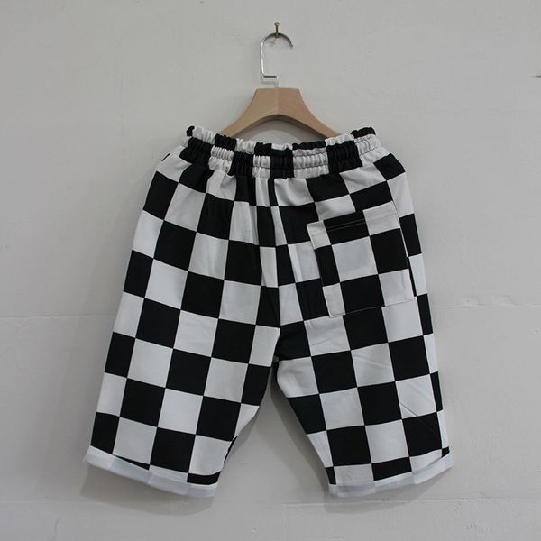 fashion-striped print mens shorts loose knee length plaid printed teenager short pants black and white male clothing, White;black
fashion-striped print mens shorts loose knee length plaid printed teenager short pants black and white male clothing, White;black