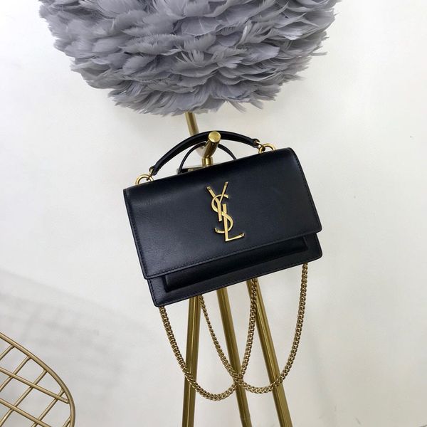 classic lady's handbag 5a high-end custom quality handbag fashion business casual style metal accessories with long shoulder strap
classic lady's handbag 5a high-end custom quality handbag fashion business casual style metal accessories with long shoulder strap