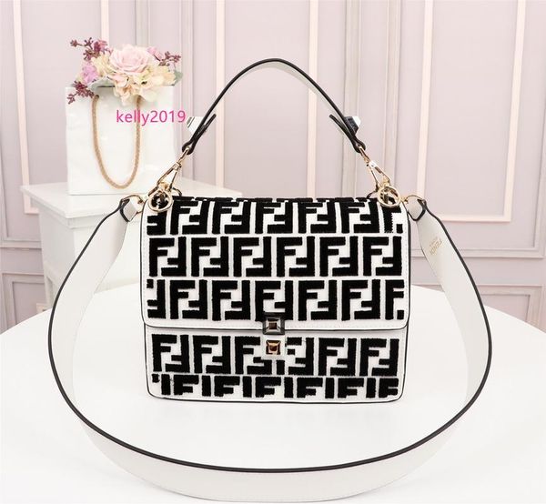 new style classic designer genuine leather women shoulder bags ladies fashion handbag messenger bag for woman size 25x18x10
new style classic designer genuine leather women shoulder bags ladies fashion handbag messenger bag for woman size 25x18x10