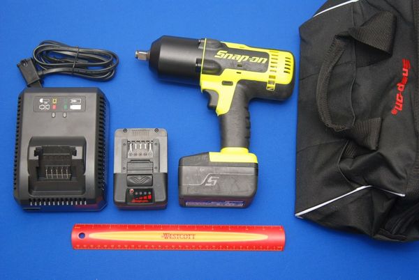 Новый оснастки на 18 Вольт 1/2" привод высокого виз MonsterLithium ударный гайковерт CT8850HV комплект
Новый оснастки на 18 Вольт 1/2" привод высокого виз MonsterLithium ударный гайковерт CT8850HV комплект