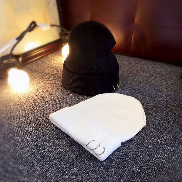 new solid color winter hat for women metal decor hip beanies caps black white warm knitted casual couple hat bonnet
new solid color winter hat for women metal decor hip beanies caps black white warm knitted casual couple hat bonnet