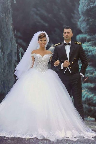 2020 new luxury dubai a line wedding dresses off shoulder lace appliques beaded tulle sweep train arabic plus size formal bridal gowns, White
2020 new luxury dubai a line wedding dresses off shoulder lace appliques beaded tulle sweep train arabic plus size formal bridal gowns, White