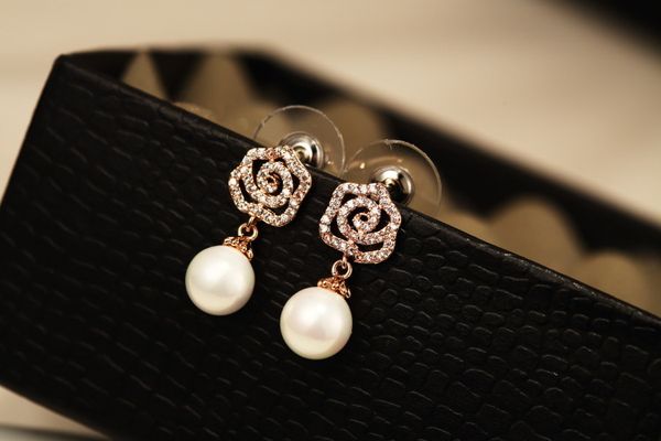 fashion delicate rose european and american jewelry 925 silver earrings plated with genuine gold zircon allergy earrings
fashion delicate rose european and american jewelry 925 silver earrings plated with genuine gold zircon allergy earrings