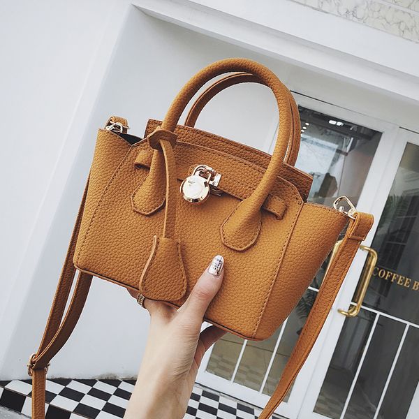 casual trapeze women crossbody bags designer handbags luxury matte pu leather shoulder messenger bag chic purses lady sac 2019
casual trapeze women crossbody bags designer handbags luxury matte pu leather shoulder messenger bag chic purses lady sac 2019