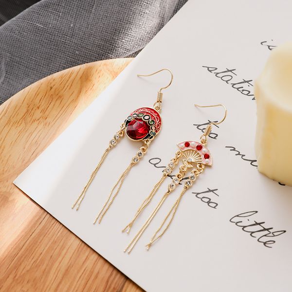chinese style beijing opera mask ear hook 2019 new tide drama knife ma dan personality niche simple fashion earrings female, Golden;silver
chinese style beijing opera mask ear hook 2019 new tide drama knife ma dan personality niche simple fashion earrings female, Golden;silver