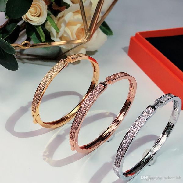 simple atmosphere high end luxury lady bracelet superior quality prom party wedding confidante celebrities gift ing, Golden;silver
simple atmosphere high end luxury lady bracelet superior quality prom party wedding confidante celebrities gift ing, Golden;silver