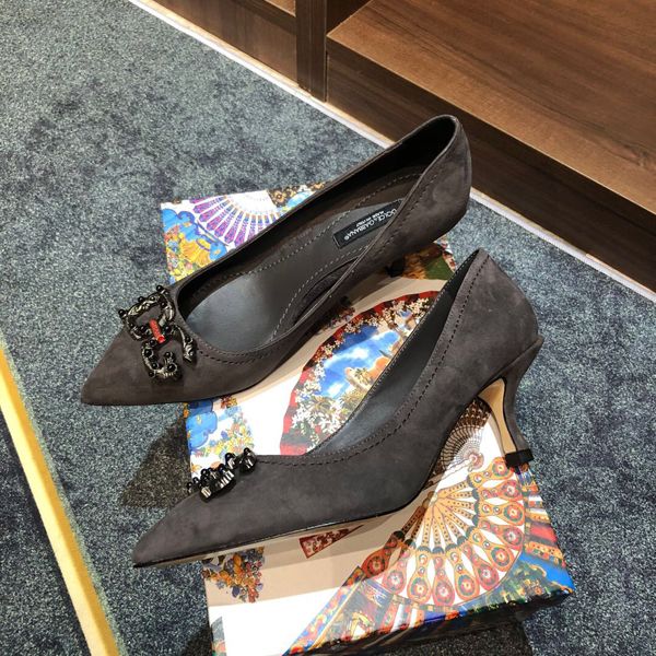 роскошные моды невесты высокие каблуки красные кружева черные кружева высокой пятки свадьба обувь женская дизайнер каблуки размер 35-42, Black
роскошные моды невесты высокие каблуки красные кружева черные кружева высокой пятки свадьба обувь женская дизайнер каблуки размер 35-42, Black