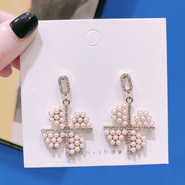 silver needle korean temperament sweet rhinestones imitation pearl windmill dangle earrings fashion exquisite ladies jewelry
silver needle korean temperament sweet rhinestones imitation pearl windmill dangle earrings fashion exquisite ladies jewelry