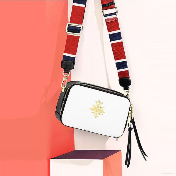2019 new leather women's bag fashion wide shoulder belt diagonal small square bag women's single shoulder leather camera
2019 new leather women's bag fashion wide shoulder belt diagonal small square bag women's single shoulder leather camera