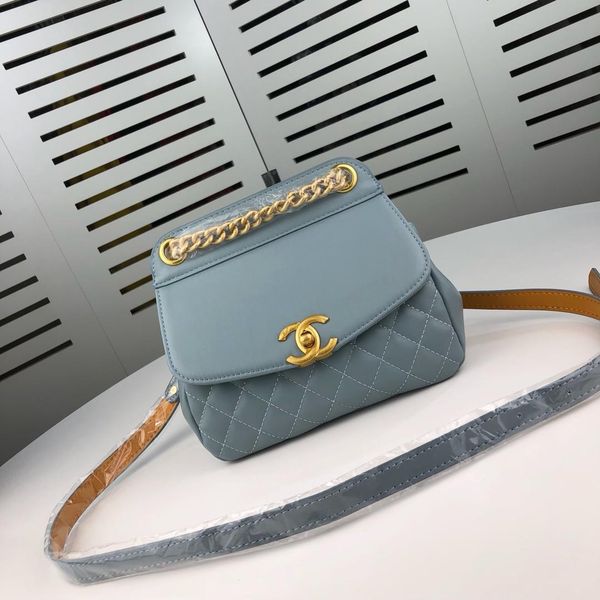 3ss 2019 designer bag, designed by professional designers, simple and fashionable, high cost performance, size 19*16*7
3ss 2019 designer bag, designed by professional designers, simple and fashionable, high cost performance, size 19*16*7