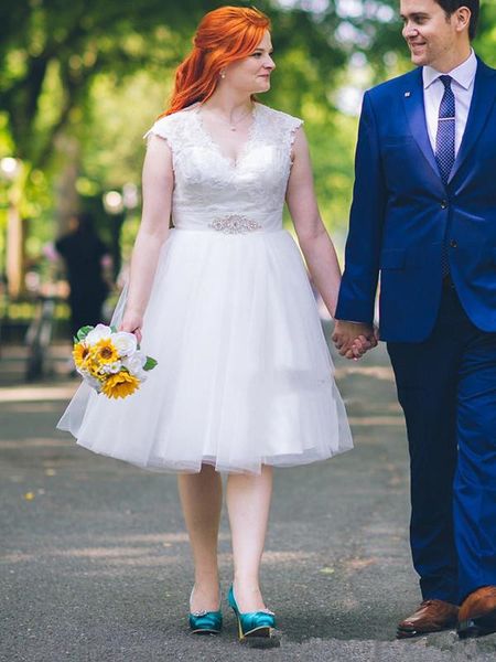 plus size short wedding dresses 2019 new design v-neck beads sash hollow back knee length a-line cap sleeve tulle lace bridal gowns w200, White
plus size short wedding dresses 2019 new design v-neck beads sash hollow back knee length a-line cap sleeve tulle lace bridal gowns w200, White
