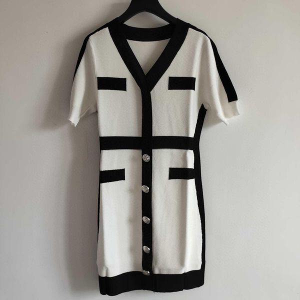 2020 brand womens brief dresses fashion designer womens wool blend dress luxury dresses white and black color yf203051, Black;pink
2020 brand womens brief dresses fashion designer womens wool blend dress luxury dresses white and black color yf203051, Black;pink