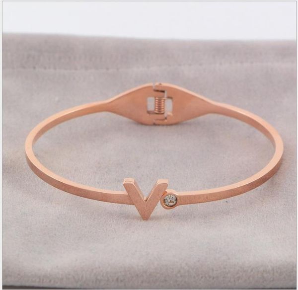 european and american fashion new single diamond bracelet titanium steel 18k rose gold jewelry bracelet lovers hand ornament, Golden;silver
european and american fashion new single diamond bracelet titanium steel 18k rose gold jewelry bracelet lovers hand ornament, Golden;silver