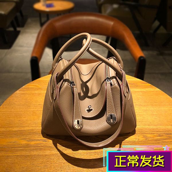 h's lindi bag female zipper big single shoulder handbag head layer leather large capacity leather doctors medicine bags small
h's lindi bag female zipper big single shoulder handbag head layer leather large capacity leather doctors medicine bags small