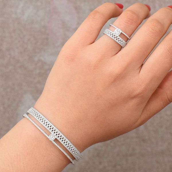 godki великолепная 3 цвета 2pcs браслет кольцо установить мода дубай люкс комплект ювелирных изделий для женщин свадебные brincos пункт в mu, Silver
godki великолепная 3 цвета 2pcs браслет кольцо установить мода дубай люкс комплект ювелирных изделий для женщин свадебные brincos пункт в mu, Silver