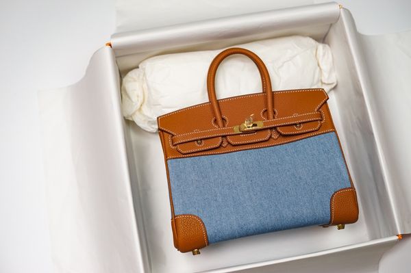 orginal brown blue split 25cm brikin hanbag,handmade,wax thread,many colors with different size on website or instagram
orginal brown blue split 25cm brikin hanbag,handmade,wax thread,many colors with different size on website or instagram