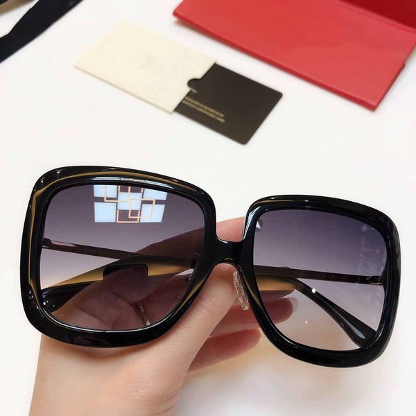 2020 new fashion designer ladies sunglasses square frame avant-garde catwalk summer style uv 400 protective glasses with box0402, White;black
2020 new fashion designer ladies sunglasses square frame avant-garde catwalk summer style uv 400 protective glasses with box0402, White;black