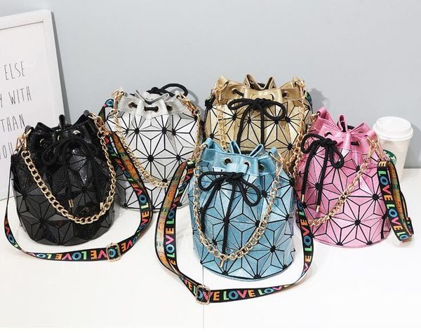 Famous Brand Women Female Bag Geometric Handbags Plaid Chain Shoulder Crossbody bags Laser Drawstring Luggages Diamond Bag Drop Shipping
Famous Brand Women Female Bag Geometric Handbags Plaid Chain Shoulder Crossbody bags Laser Drawstring Luggages Diamond Bag Drop Shipping