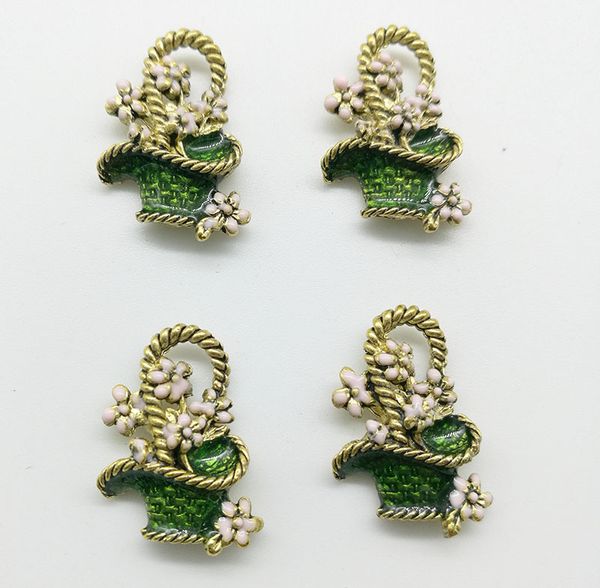 wholesale flower basket alloy charm pendant retro jewelry diy keychain tibet silver pendant for bracelet earrings 21*14mm, Bronze;silver
wholesale flower basket alloy charm pendant retro jewelry diy keychain tibet silver pendant for bracelet earrings 21*14mm, Bronze;silver