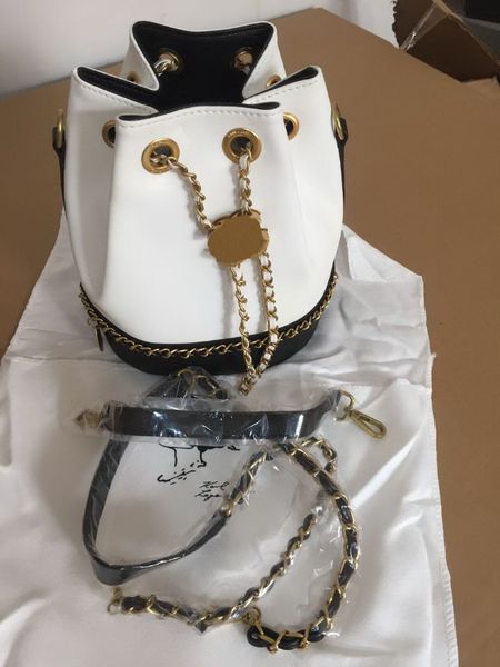 2020 новая мода роскошные мини ведро сумка женщин дизайнер натуральная кожа сумки креста тела сумки на ремне
2020 новая мода роскошные мини ведро сумка женщин дизайнер натуральная кожа сумки креста тела сумки на ремне