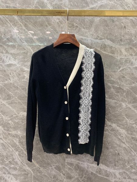 2019 early autumn new woman v-collar embroidery mosaic button wool card knitted shirt 819, White
2019 early autumn new woman v-collar embroidery mosaic button wool card knitted shirt 819, White