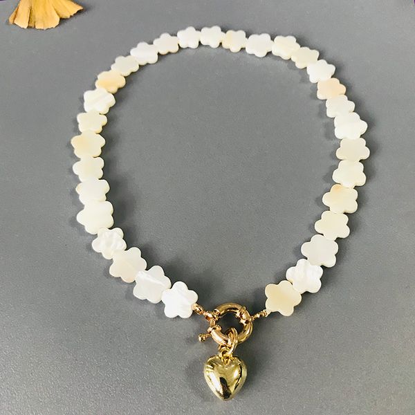 2020 classic white necklace flower shape fashion accessory jewelry symbol of ladyhood heart pendant valentines day birthday gift, Golden;silver
2020 classic white necklace flower shape fashion accessory jewelry symbol of ladyhood heart pendant valentines day birthday gift, Golden;silver