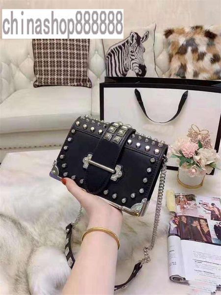 cahier rivet chain bag 1bl004 2bb0 f0002 v cnh m designer luxury handbags purses women versatile style classic crossbody bag
cahier rivet chain bag 1bl004 2bb0 f0002 v cnh m designer luxury handbags purses women versatile style classic crossbody bag