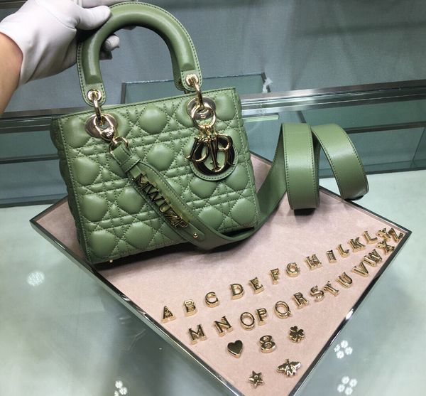 classic lady's single shoulder bag 7a high-end custom quality diagonal cross bag fashion style gold metal accessories with long shoulde
classic lady's single shoulder bag 7a high-end custom quality diagonal cross bag fashion style gold metal accessories with long shoulde