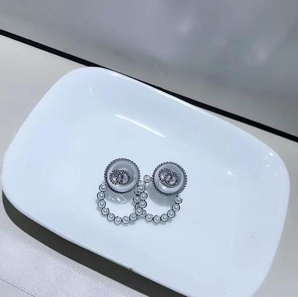 сплав круглый rhinestone перл письмо серьги ювелирные изделия роскошные ювелирные изделия уха аксессуары высокого качества способа для женщи, Golden
сплав круглый rhinestone перл письмо серьги ювелирные изделия роскошные ювелирные изделия уха аксессуары высокого качества способа для женщи, Golden