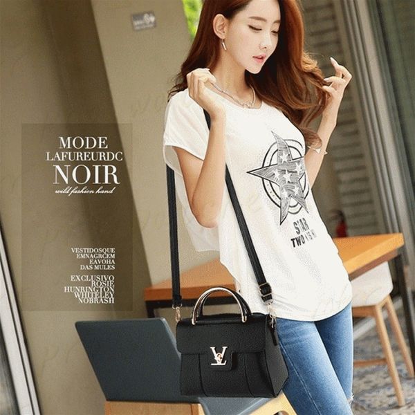 Высокое Качество Женщины Hairball Украшения Сумки Твердые Кожаная Сумка с Блестками
Высокое Качество Женщины Hairball Украшения Сумки Твердые Кожаная Сумка с Блестками