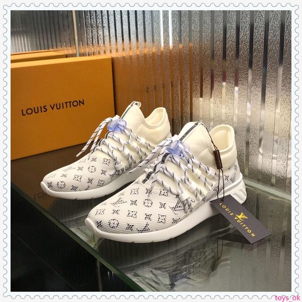 2019sg spring and autumn men s casual sports shoes high-belt travel sneakers, with micro-standard, with the original box fast delivery
2019sg spring and autumn men s casual sports shoes high-belt travel sneakers, with micro-standard, with the original box fast delivery