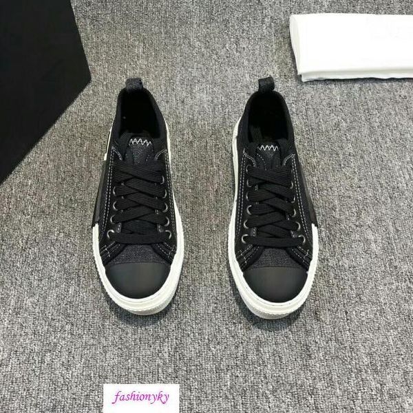 classics b23 "single m classic logo as the main vision, in the way of large-area printing on the upper couple size 35-42, Black
classics b23 "single m classic logo as the main vision, in the way of large-area printing on the upper couple size 35-42, Black