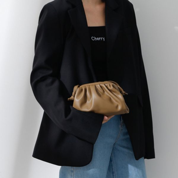 designer cloud women dumplings bags knotted shoulder crossbody bags clip handbags female totes handbags clutch purse 2020
designer cloud women dumplings bags knotted shoulder crossbody bags clip handbags female totes handbags clutch purse 2020