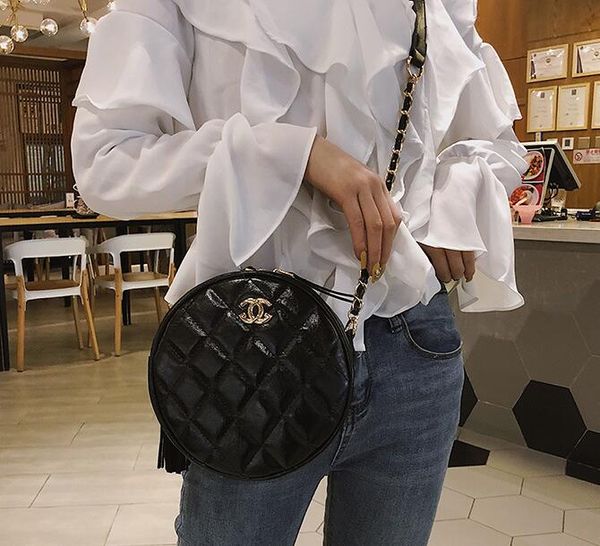 New Kind of Baggies 2019 New Korean version Linger Chain Bag Fashion tassels with one shoulder inclined small round bag
New Kind of Baggies 2019 New Korean version Linger Chain Bag Fashion tassels with one shoulder inclined small round bag