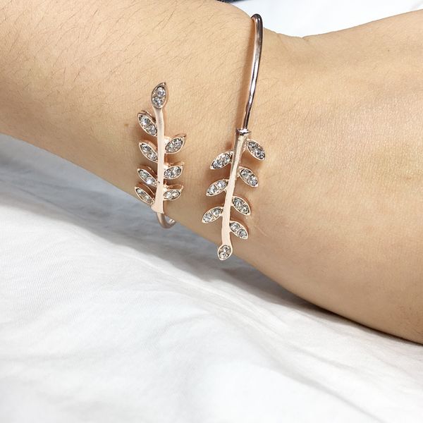 maxi retro fashion opening joker leaf diamond bracelet bracelet cross lady leaf bling decoration, Black
maxi retro fashion opening joker leaf diamond bracelet bracelet cross lady leaf bling decoration, Black