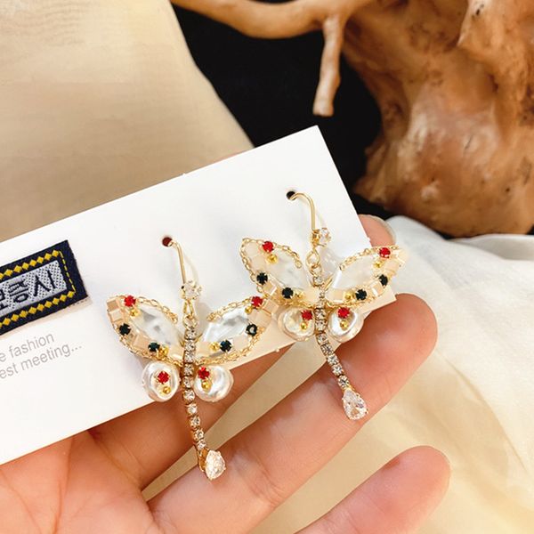 2020 new korean hollow shiny colorful cystal simulated pearl butterfly stud earrings for women girl jewlery, Golden;silver
2020 new korean hollow shiny colorful cystal simulated pearl butterfly stud earrings for women girl jewlery, Golden;silver