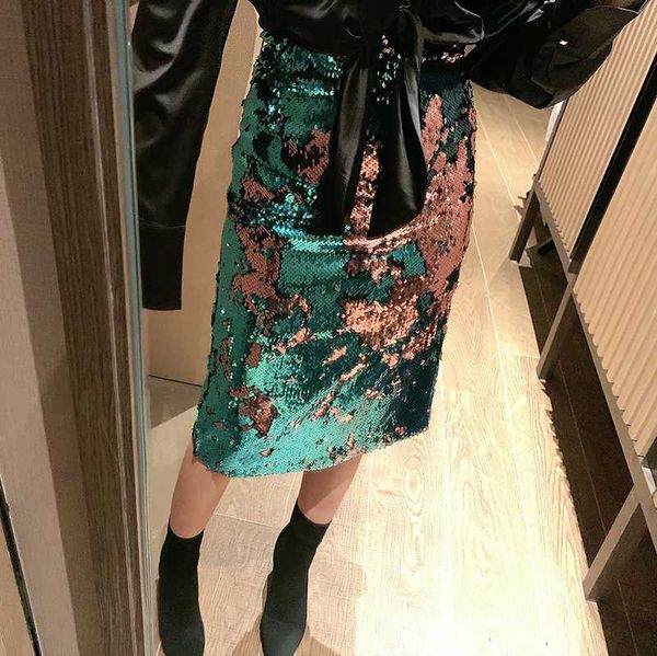 2020 spring new fashion gradient sequined mid-length skirt lady retro high-waist back slit slim fit pencil skirt, Black
2020 spring new fashion gradient sequined mid-length skirt lady retro high-waist back slit slim fit pencil skirt, Black