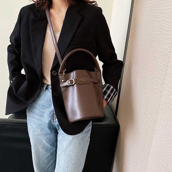 new ladies bucket bags fashion simple small shoulder bags winter tide women tote large capacity open messenger purses
new ladies bucket bags fashion simple small shoulder bags winter tide women tote large capacity open messenger purses