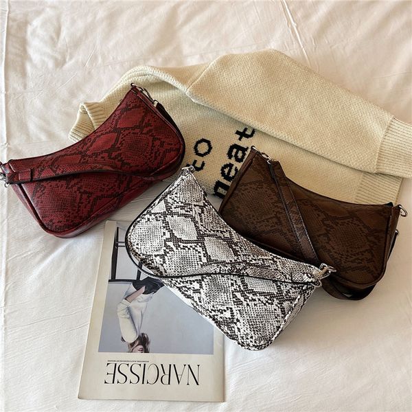 2020 новая мода крокодил шаблон плеча сумки женщин мешок руки личность дикого мода pu кожа багет форма
2020 новая мода крокодил шаблон плеча сумки женщин мешок руки личность дикого мода pu кожа багет форма