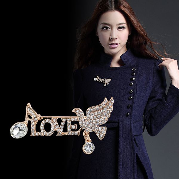 metal letter love брошь rhinestone примечание pin отворотом моды костюм воротник рубашки pins корсаж броши для мужчин и женщин аксессуары, Gray
metal letter love брошь rhinestone примечание pin отворотом моды костюм воротник рубашки pins корсаж броши для мужчин и женщин аксессуары, Gray