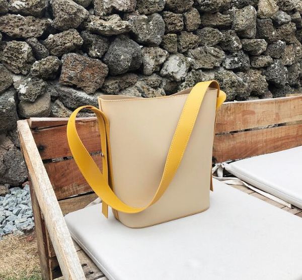 fashion wild hit color bucket bag female retro korean version ins mother bag casual large capacity single shoulder diagonal package
fashion wild hit color bucket bag female retro korean version ins mother bag casual large capacity single shoulder diagonal package