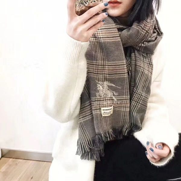 classic checked autumn winter cashmere scarves of european and american luxury scarf, Blue;gray
classic checked autumn winter cashmere scarves of european and american luxury scarf, Blue;gray