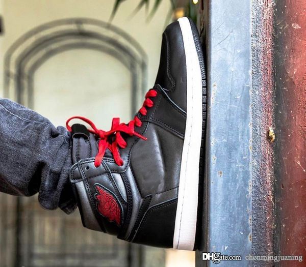 top аутентичного воздух 1 высокого og black satin мужчины баскетбол обувь gym red-black-white светоотражающая ретро спорт кроссовки 555088-0
top аутентичного воздух 1 высокого og black satin мужчины баскетбол обувь gym red-black-white светоотражающая ретро спорт кроссовки 555088-0