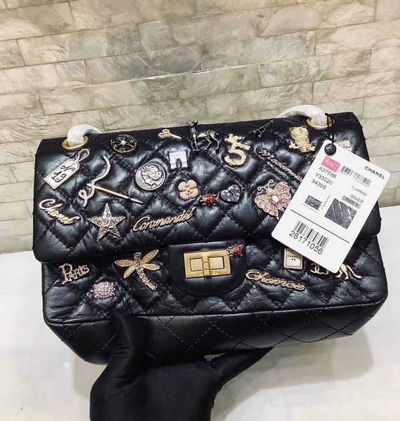 classic lady crossbody bag 7a high-end custom quality single shoulder bag fashion style gold metal accessories with long shoulder strap
classic lady crossbody bag 7a high-end custom quality single shoulder bag fashion style gold metal accessories with long shoulder strap