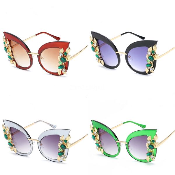 5 1pcs new style sunglasses for women vassl gold metal frame black lens outdoor mens sun glasses with brown box #136741, White;black 
5 1pcs new style sunglasses for women vassl gold metal frame black lens outdoor mens sun glasses with brown box #136741, White;black