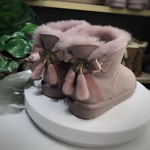 woman snow boots sheep skin leather shoes with natural fur women ankle boot female winter ski wear shoes with tassel, Black
woman snow boots sheep skin leather shoes with natural fur women ankle boot female winter ski wear shoes with tassel, Black