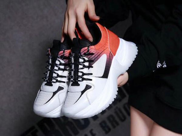 2019 new Top quality run-away-pulse Casual shoes Genuine leather Non-slip bottom Casual shoes designer women mens breathable sneakers
2019 new Top quality run-away-pulse Casual shoes Genuine leather Non-slip bottom Casual shoes designer women mens breathable sneakers