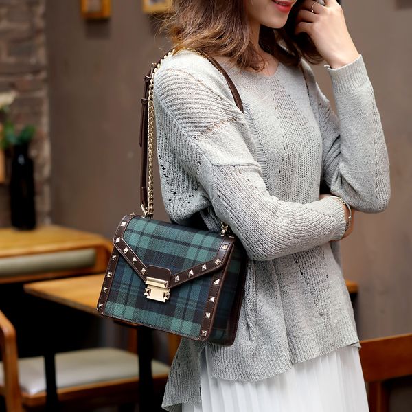 women vintage style chain bag real leather metal rivet decoration flap bag single should messenger bags and handbag
women vintage style chain bag real leather metal rivet decoration flap bag single should messenger bags and handbag