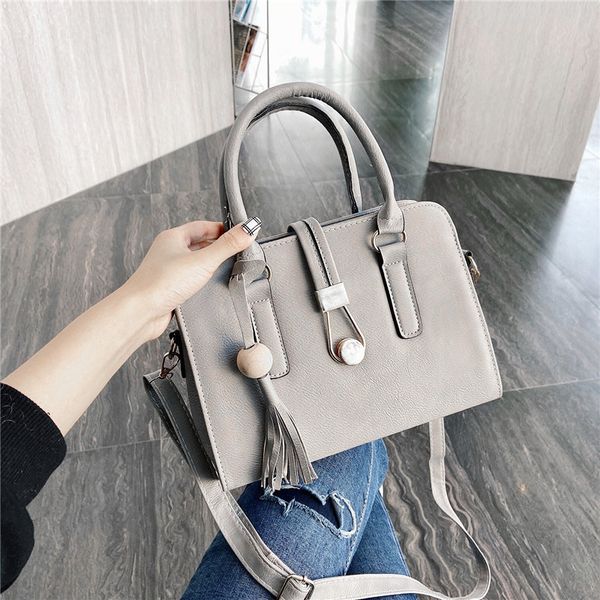 2020 spring and summer new tassel solid color wild handbag korean shoulder messenger bag small square bags for women purses sac
2020 spring and summer new tassel solid color wild handbag korean shoulder messenger bag small square bags for women purses sac