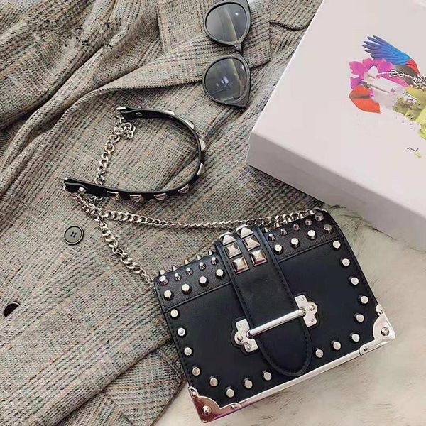 female rivet bag tide han edition style oblique single genuine leather handbag shoulder bag, small bread chain joker package
female rivet bag tide han edition style oblique single genuine leather handbag shoulder bag, small bread chain joker package